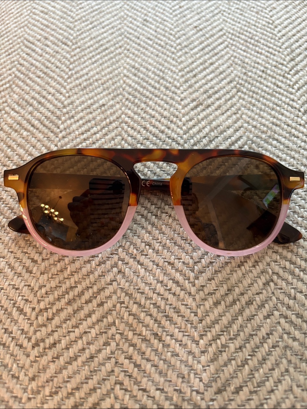 Peepers Neptune Round Tortoise Polarized Sunglasses with Pink Trim